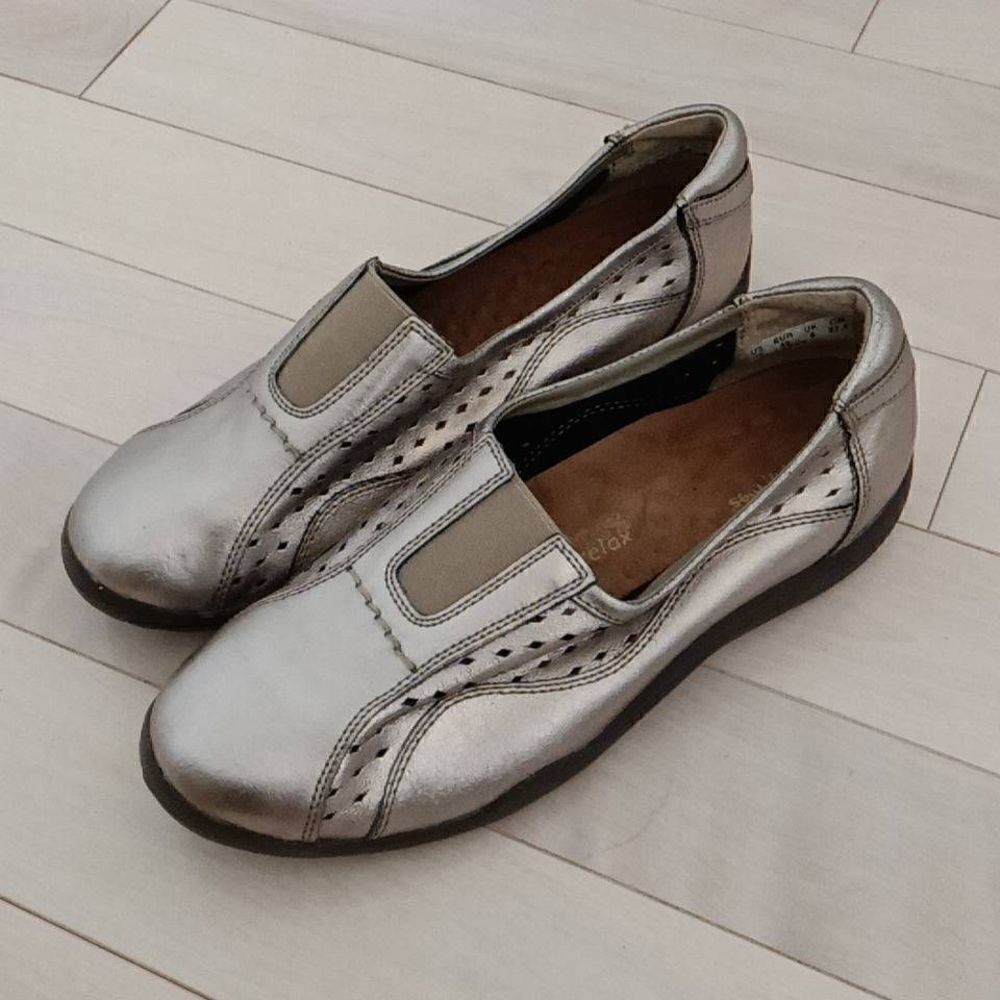 Hush Puppies Women's Relax Medium Moyen Slip on Loafer Flats Silver Size 10